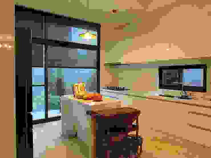 太平-品味好宅精緻裝潢 Modern Kitchen by homify Modern
