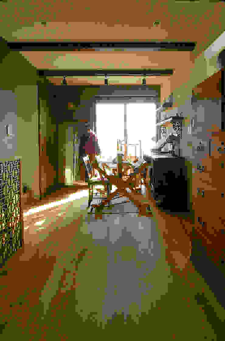 一級建築士事務所アールタイプ Modern Walls and Floors Wood Beige