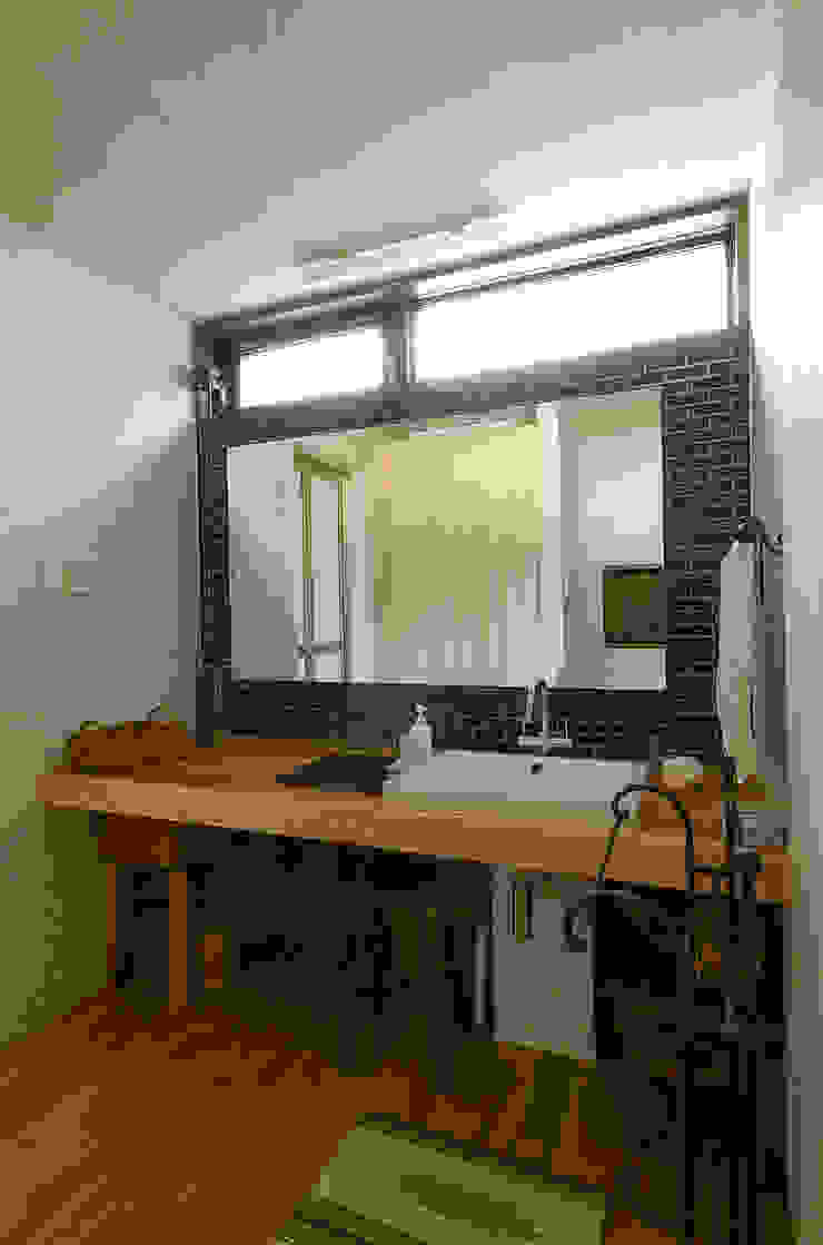 一級建築士事務所アールタイプ Modern Bathroom Tiles Blue