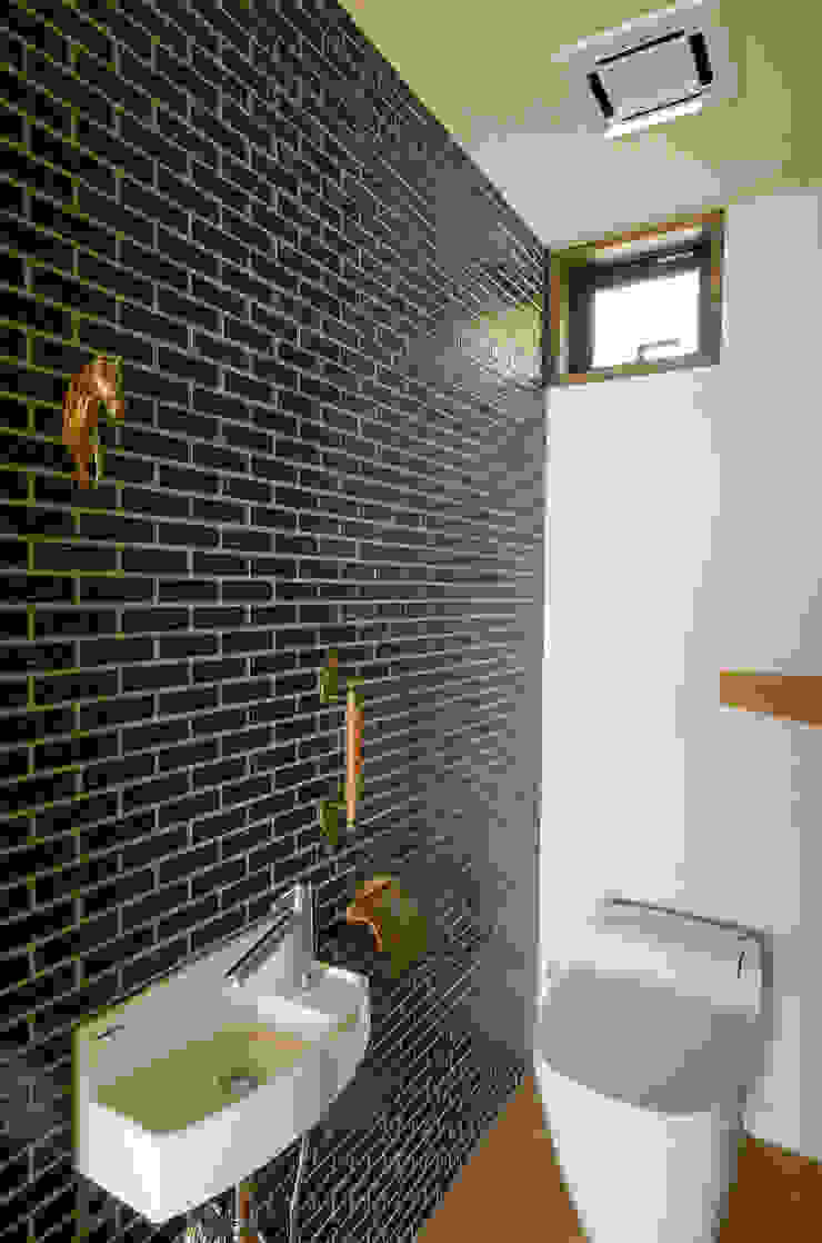 一級建築士事務所アールタイプ Modern Bathroom Tiles Blue