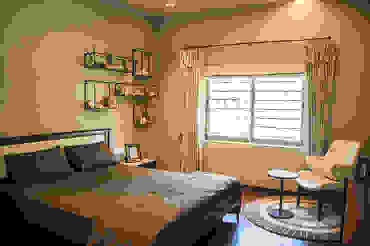 BUNGALOW- MR.ANURAG GOYEL, DESIGNER'S CIRCLE DESIGNER'S CIRCLE Schlafzimmer im Landhausstil