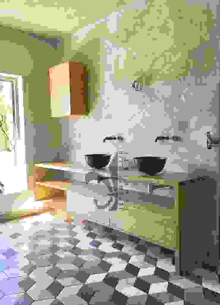 Meuble De Salle De Bain Sur Mesure En Chene Massif Et Vasques A Poser En Cuivre By Jeremy Collin Ebeniste Createur Homify