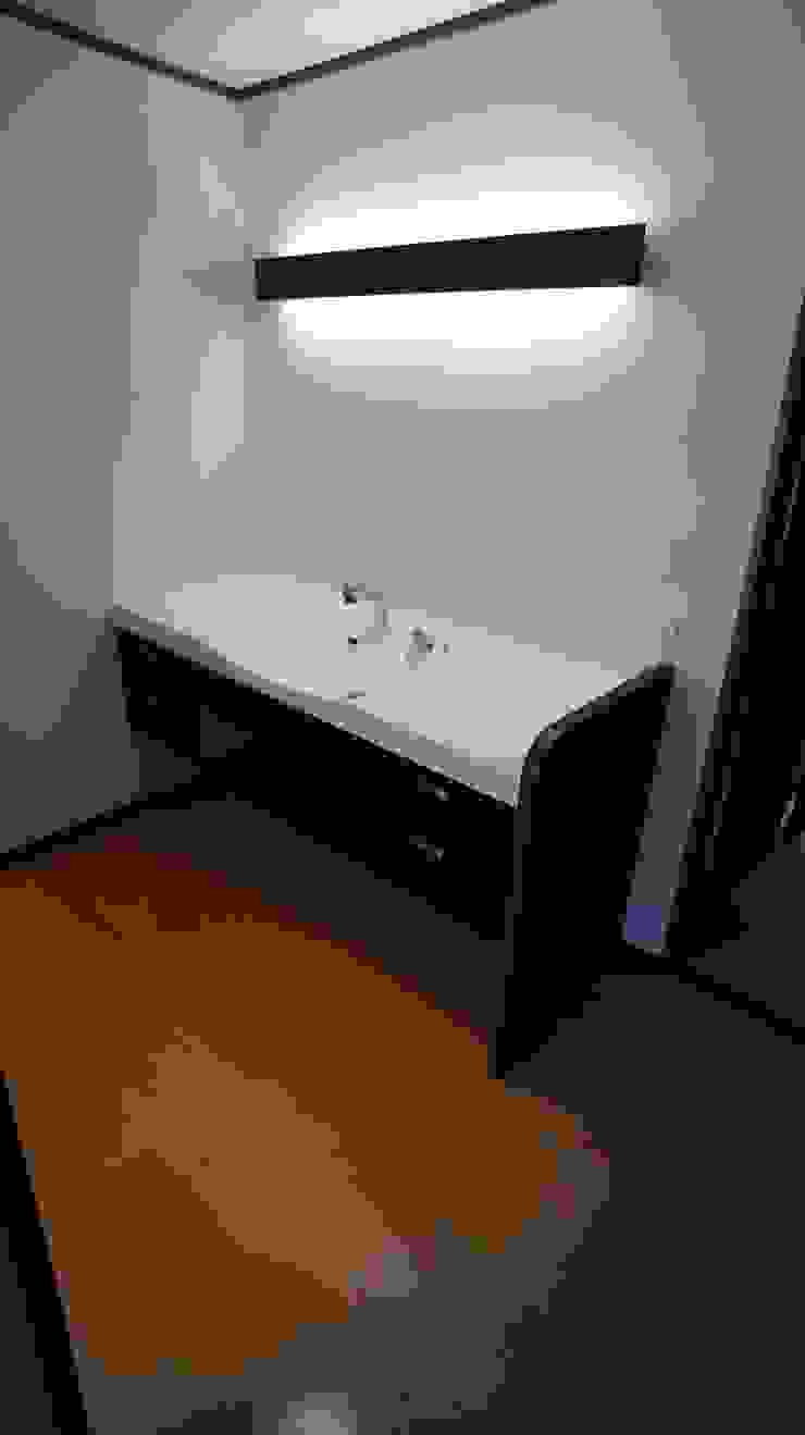 S邸 マルモコハウス Moderne Badezimmer