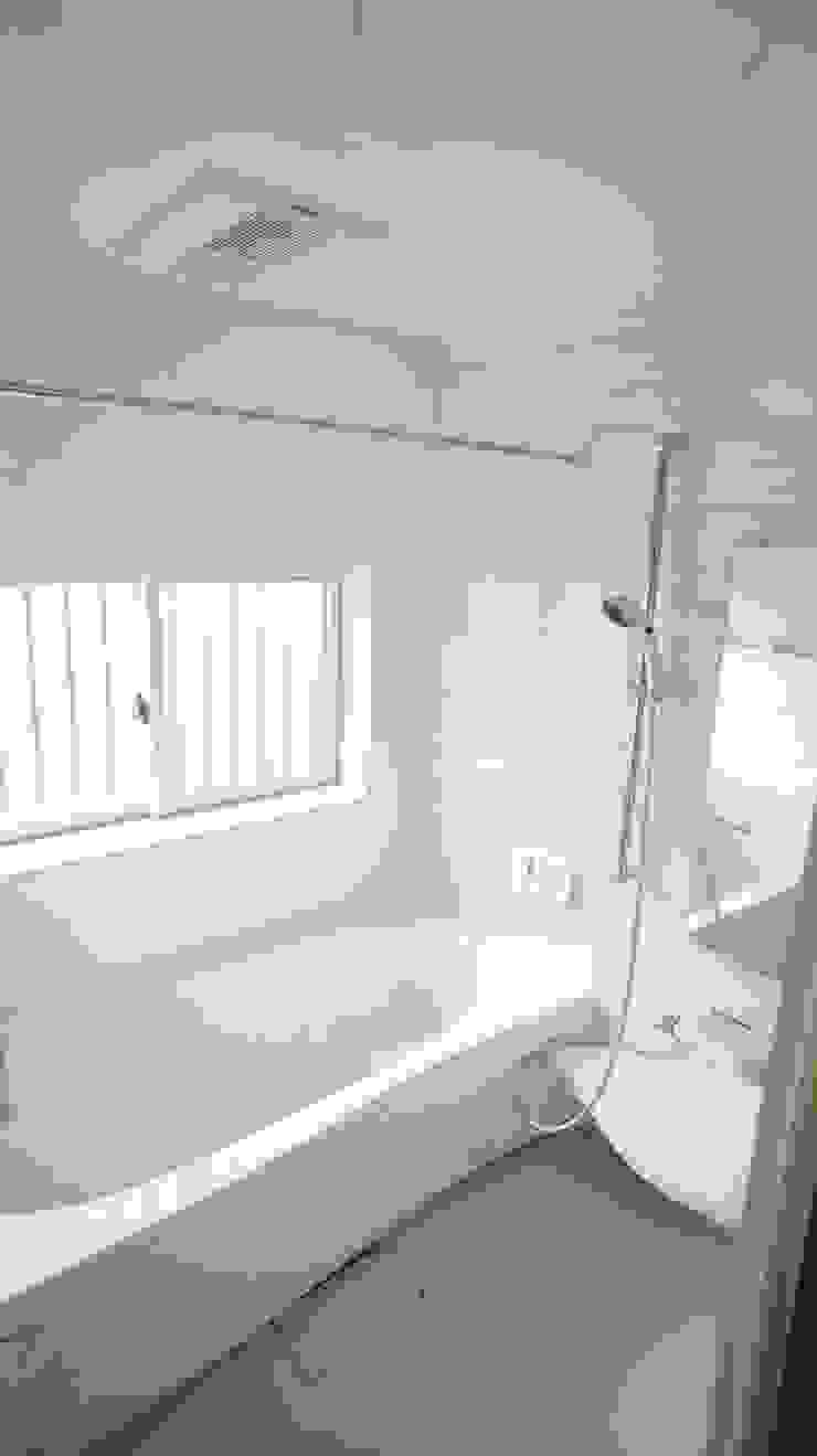 S邸 マルモコハウス Moderne Badezimmer