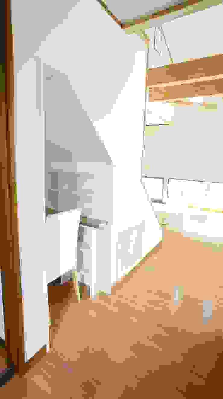 S邸 マルモコハウス Moderne Wohnzimmer