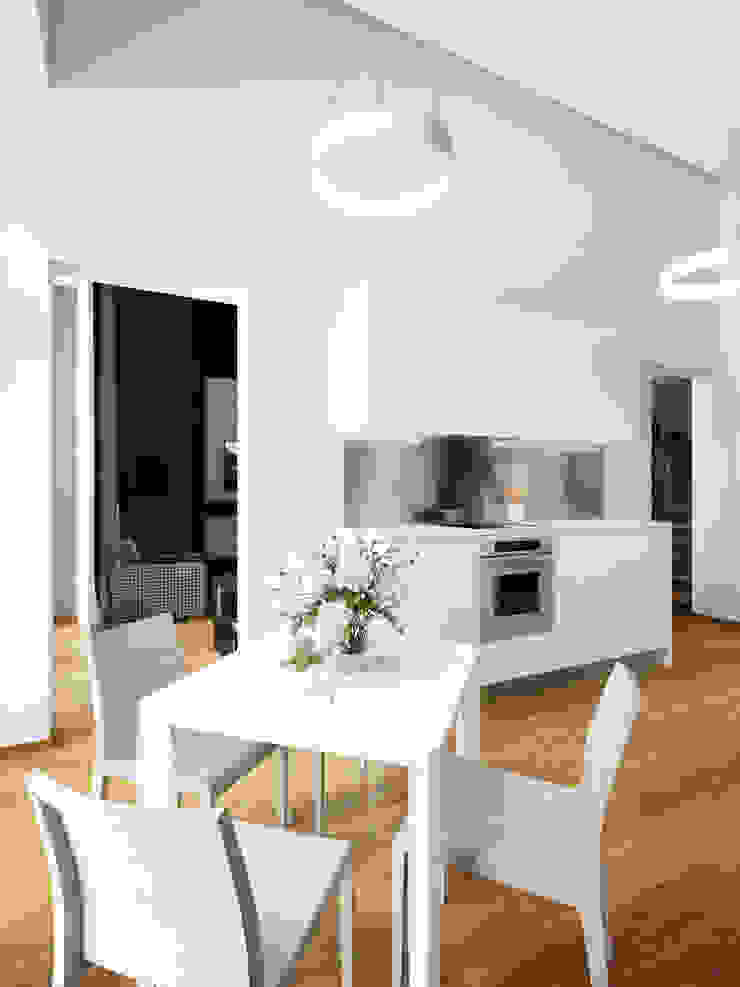 House in Zagorsk, Russia EVGENY BELYAEV DESIGN Modern kitchen
