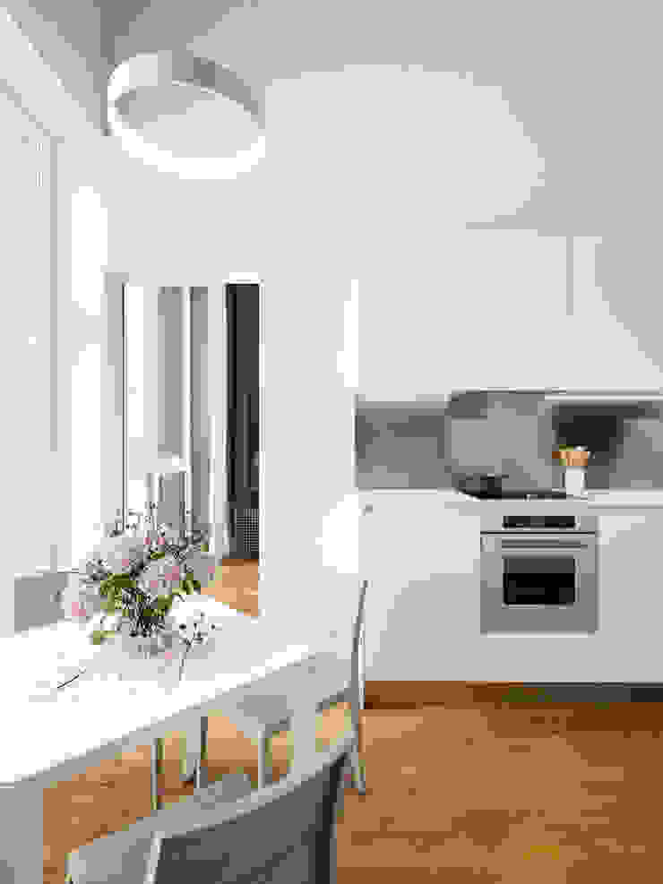 House in Zagorsk, Russia EVGENY BELYAEV DESIGN Modern kitchen