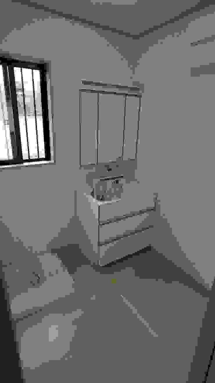 SK邸 マルモコハウス Moderne Badezimmer