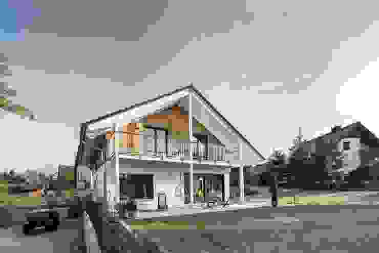 Klassik trifft moderne wir leben haus - Bauunternehmen in Bayern Einfamilienhaus Massivholz Weiß