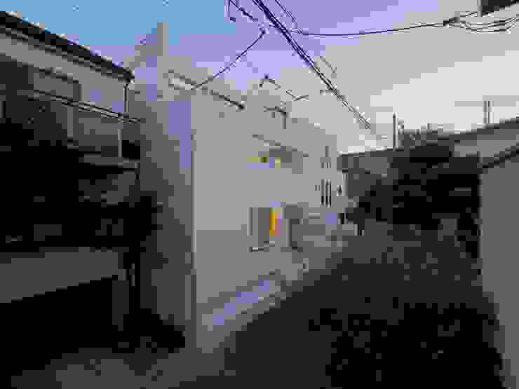 アトリエ スピノザ Rumah Modern