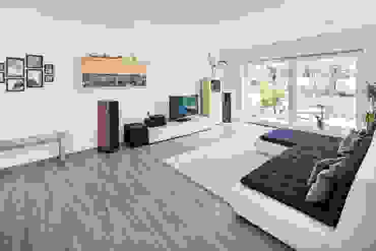 Effizienzhaus in innovativer Massivholzbauweise wir leben haus - Bauunternehmen in Bayern Moderne Wohnzimmer wohnen,wohnzimmer,Passivhaus,Massivholzhaus,Fertighaus