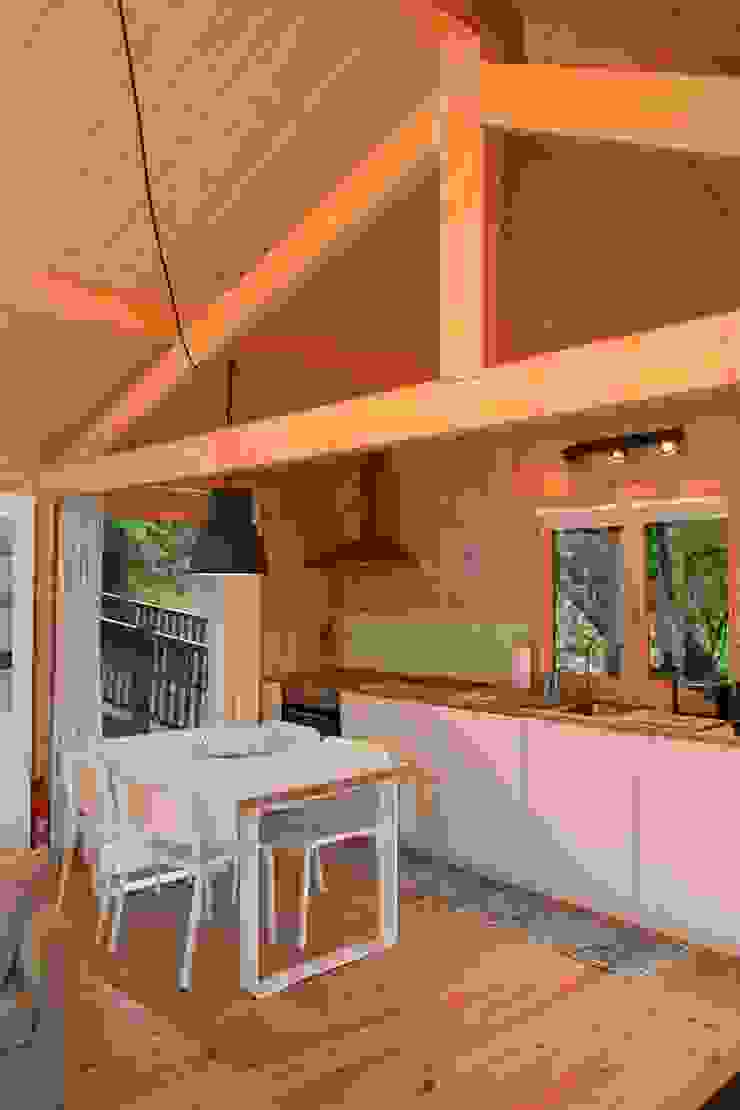 RUSTICASA Comedores de estilo rústico Madera Acabado en madera