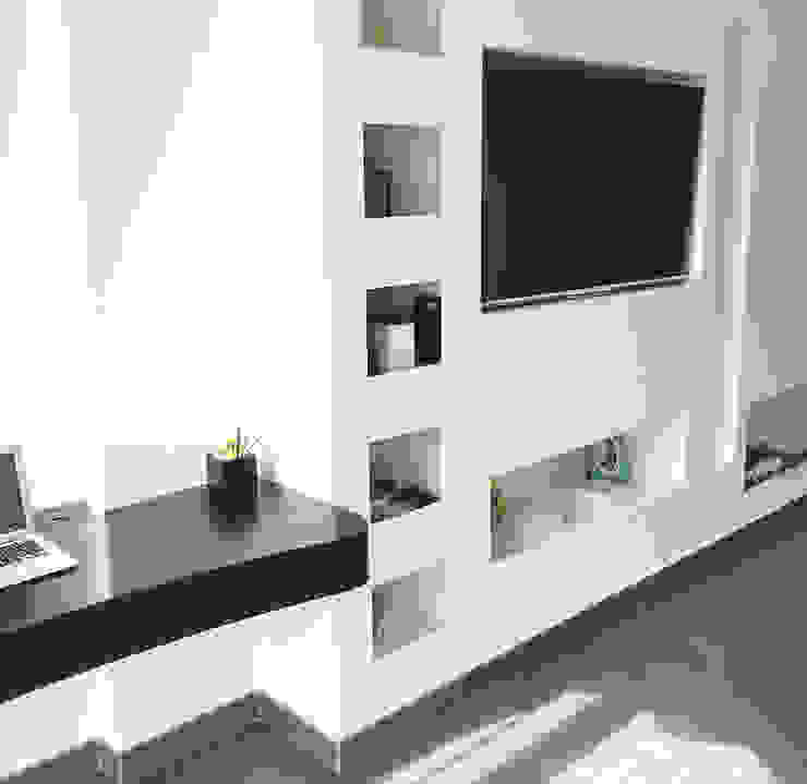 ANTES Y DESPUÉS VIVIENDA EN MALAGA, LILURA DESIGN LILURA DESIGN Minimalist living room
