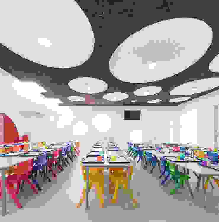 Cafeteria Escolas modernas por NOZ Arquitectura Moderno