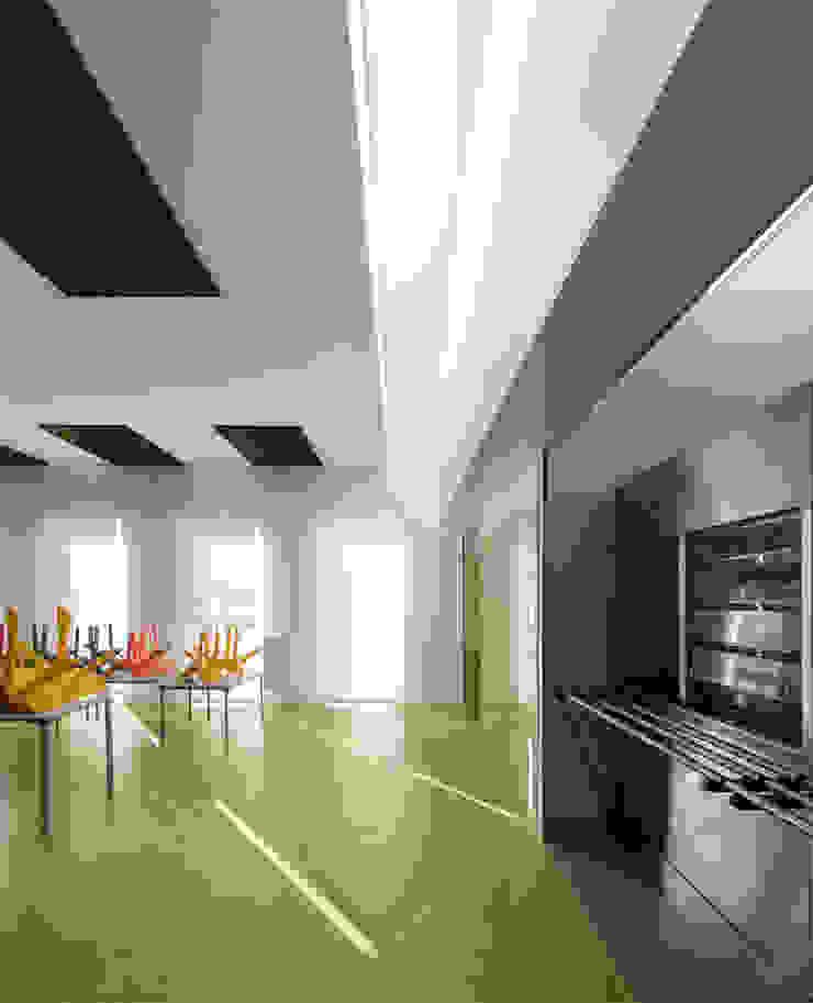 Escola em Alguber Escolas modernas por NOZ Arquitectura Moderno