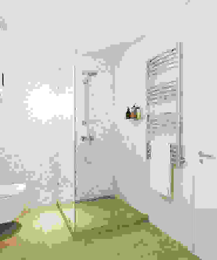 Small traditional apartment EVGENY BELYAEV DESIGN Classic style bathroom