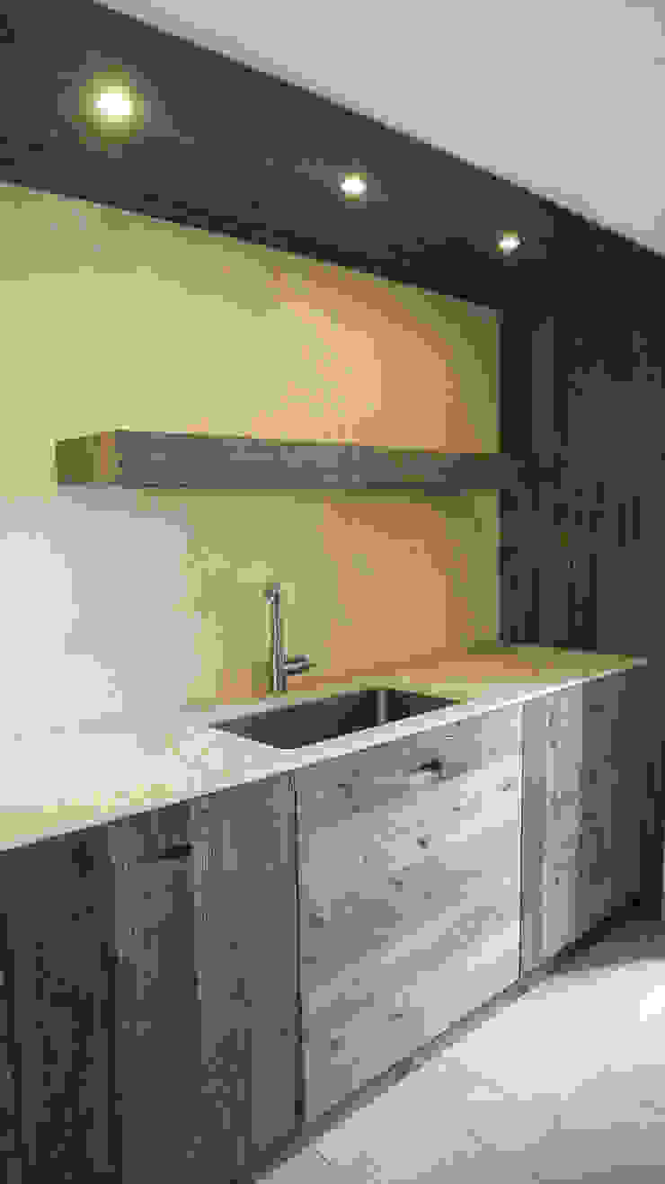 Design and functionality in your kitchen di RI-NOVO Rurale Legno Effetto legno
