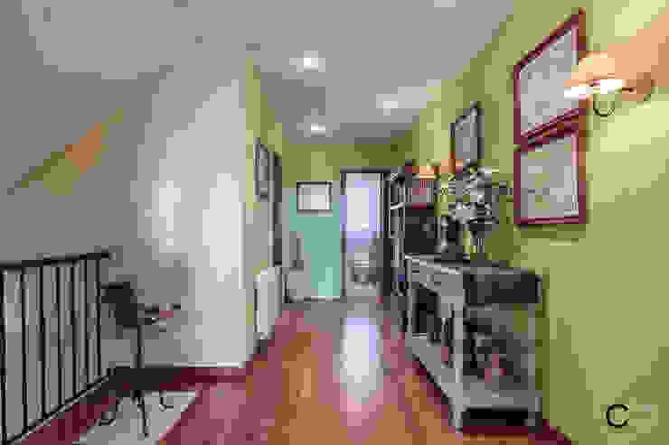 CCVO Design and Staging Corredores, halls e escadas modernos