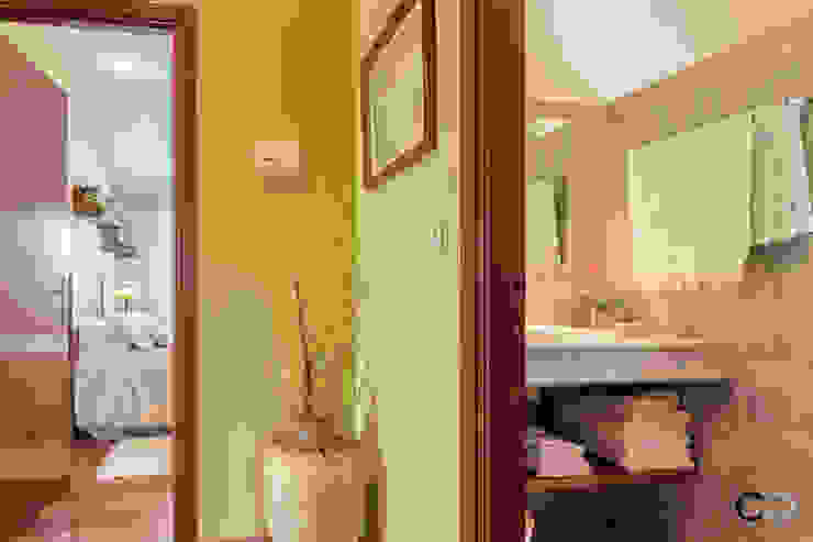 CCVO Design and Staging Corredores, halls e escadas modernos