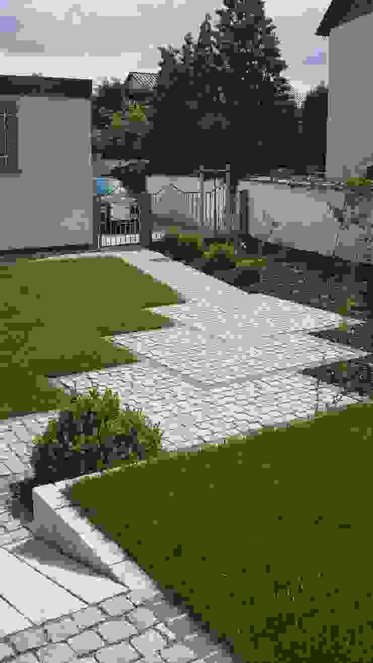 Garten-Landschaftsbau Hierreth-Felser GmbH Giardino moderno