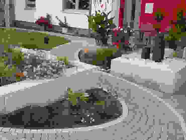 Garten-Landschaftsbau Hierreth-Felser GmbH Giardino moderno