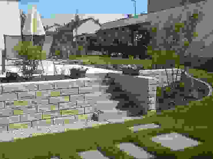Garten-Landschaftsbau Hierreth-Felser GmbH Giardino in stile rustico