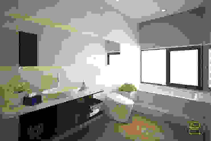 SL House, Arci Design Studio Arci Design Studio Kamar Mandi Modern