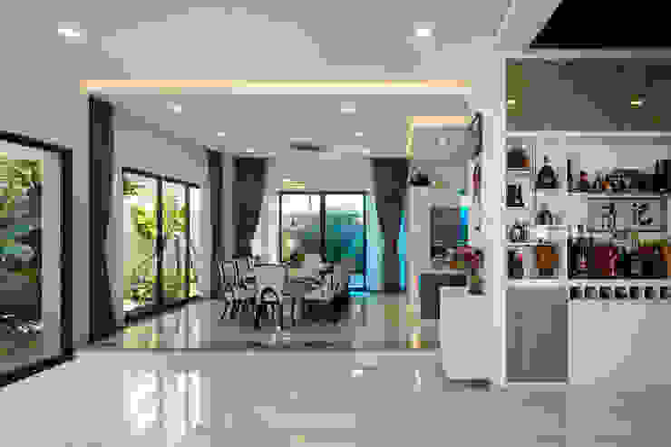 Biệt thự Sân vườn Mrs.Ngọc Thảo. KĐT VCN Phước Hải, P. Phước Hải, tp. Nha Trang. Nhiếp ảnh: Quang Dam VĂN PHÒNG KIẾN TRÚC PP Phòng ăn phong cách hiện đại