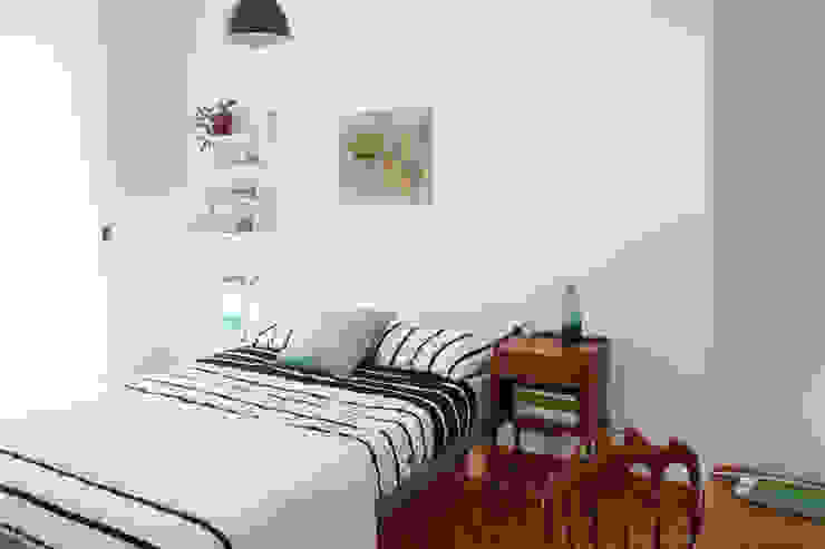 TRN-RSI laib architecture Camera da letto minimalista Bianco Mobilia,Proprietà,Verde,Comfort,Azzurro,Di legno,Edificio,Interior design,Letto,Pavimentazione