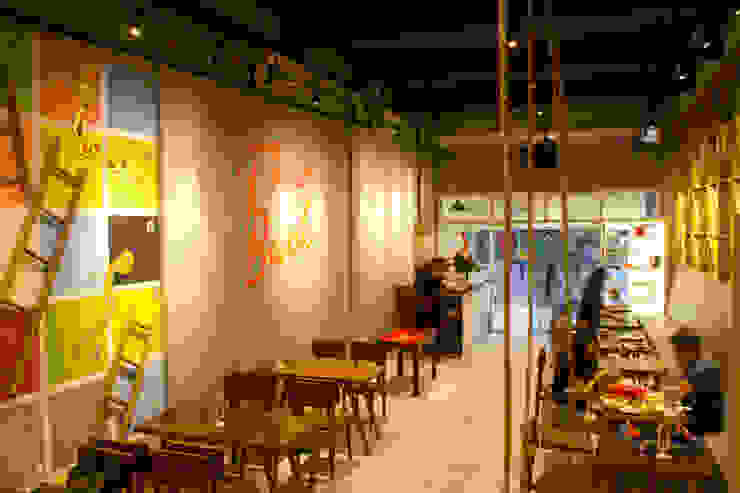 Eating Area- 1st Floor TIES Design & Build Ruang Komersial Beton Grey Restoran