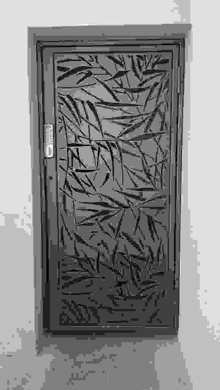homify Minimalist style doors Iron/Steel Metallic/Silver Doors