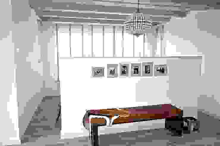 Stilschmiede - Berlin - Interior Design Corredor, vestíbulo e escadasSofás, cadeiras e bancos