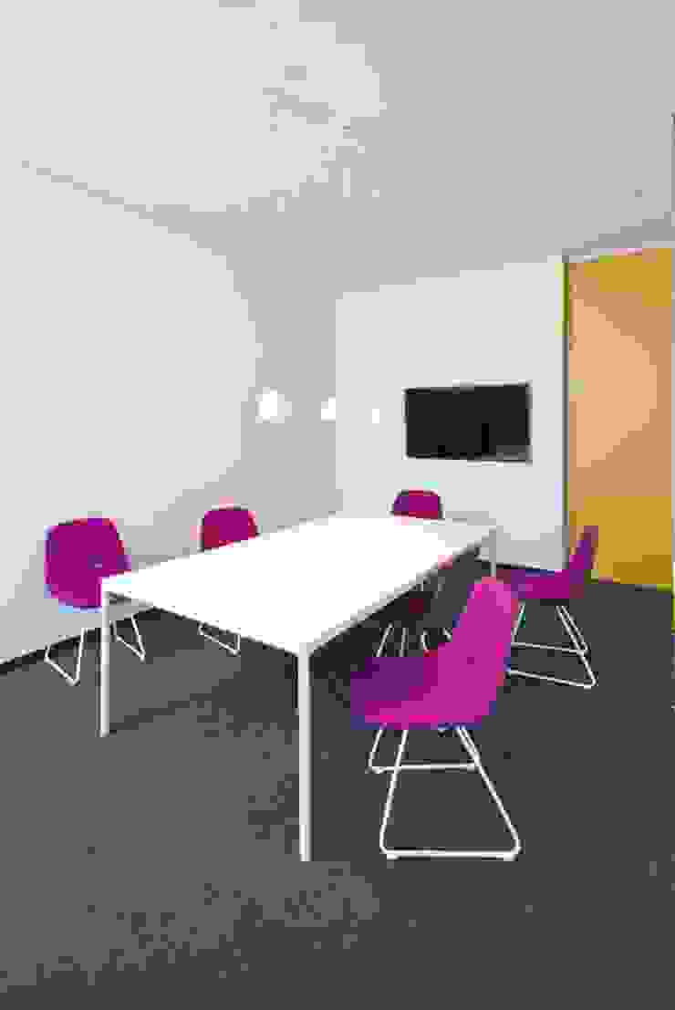 hmmh Multimediahaus by RAUMINRAUM Moderne Bürogebäude von rauminraum Modern