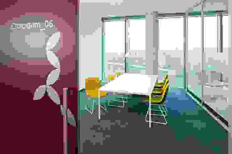 hmmh Multimediahaus by RAUMINRAUM Moderne Bürogebäude von rauminraum Modern