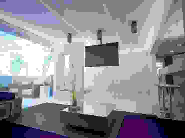 PLANYTEC CONSTRUÇÕES E PROJETOS Sala multimediale moderna