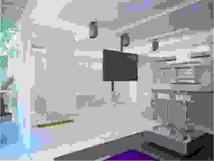 PLANYTEC CONSTRUÇÕES E PROJETOS Sala multimediale moderna
