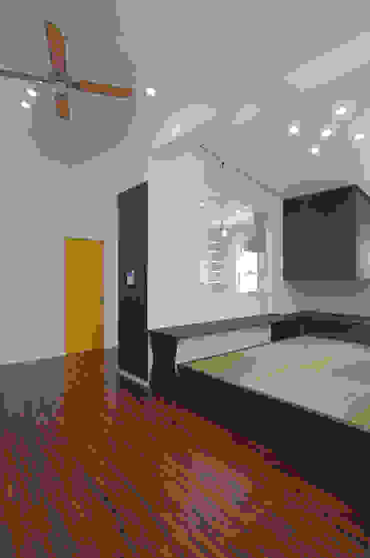 hacototo design room Nowoczesny salon Drewno Wielokolorowy