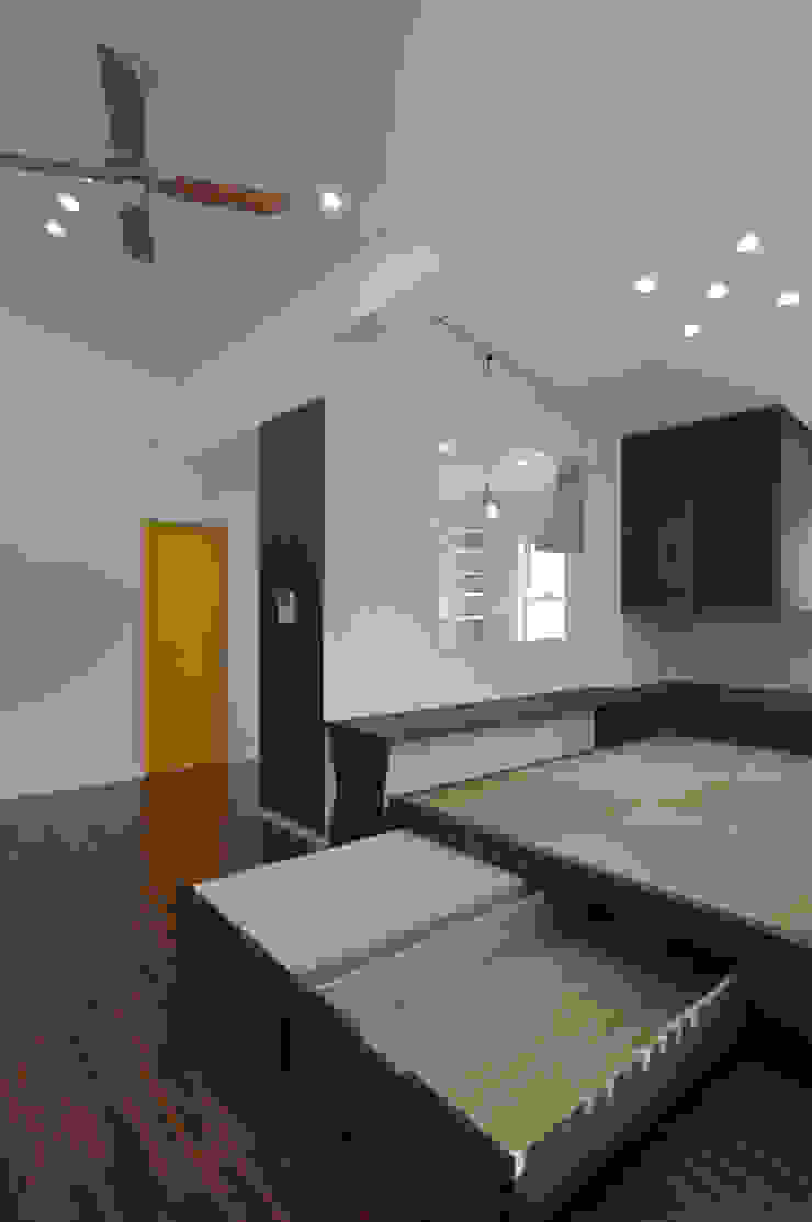 hacototo design room Nowoczesny salon Drewno Wielokolorowy
