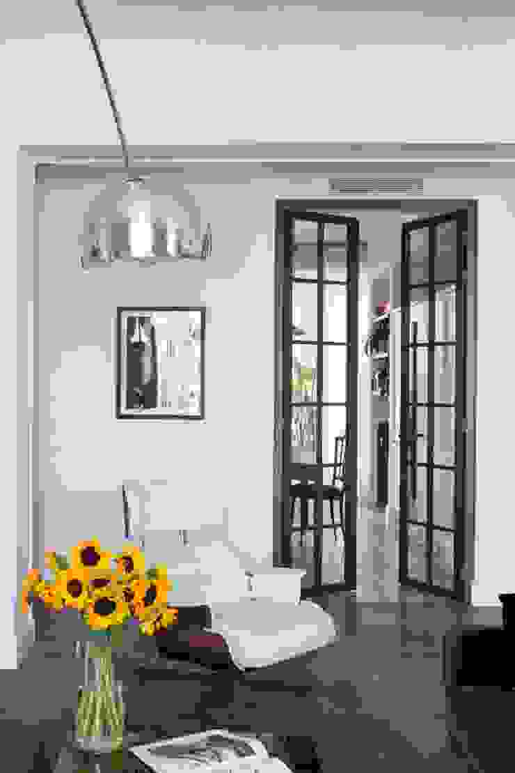 soggiorno Costa Zanibelli associati Soggiorno moderno Metallo Nero soggiorno,lampada arco,porta vetro,porta in ferro