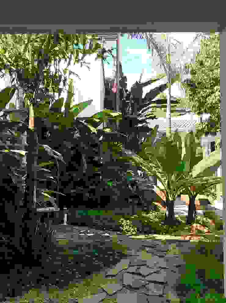 Residencia Coelho, Jardim. STUDIO AGUIAR E DINIS Taman Modern
