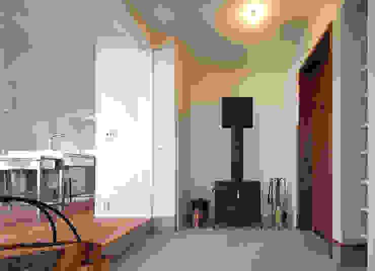 土間空間と薪ストーブのある眺めの良い家 Homify 土間空間と薪ストーブのある眺めの良い家 Homify