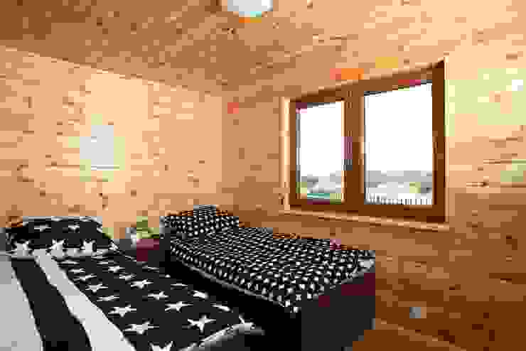 Classic style bedroom by DMK Budownictwo Dariusz Dziuba Sp. K., Mobilne Domki Letniskowe i Ca?oroczne Classic