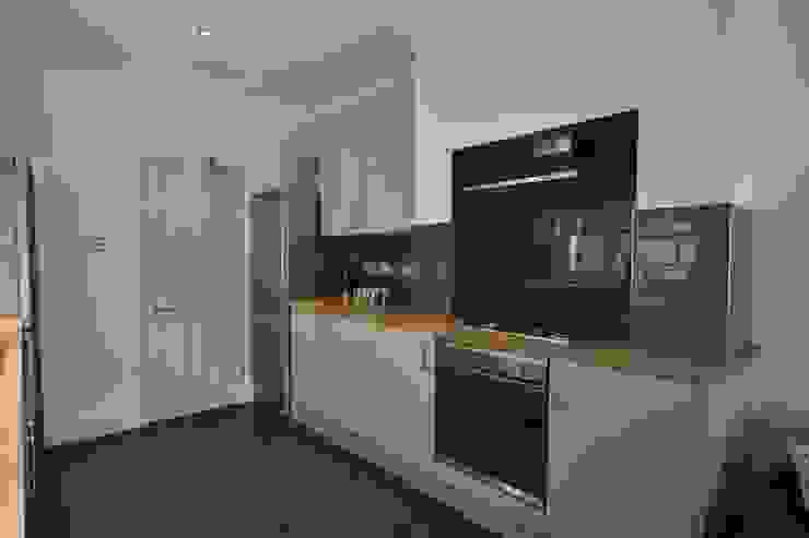 HMO Rrefurbishment Kerry Holden Interiors Cucina moderna