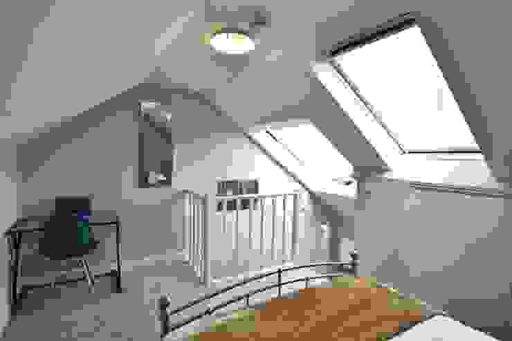 HMO Rrefurbishment Kerry Holden Interiors Camera da letto moderna