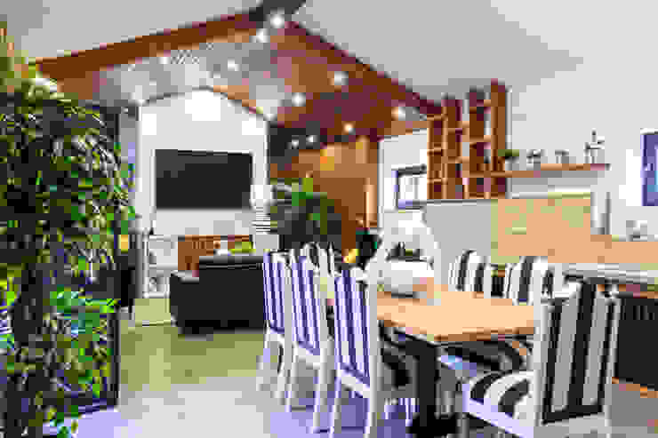 Ruang Makan Gaya Rustic Oleh BENEDITO MARTINS Rustic