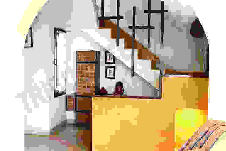 Heritage City 2, Tribuz Interiors Pvt. Ltd. Tribuz Interiors Pvt. Ltd. Modern Corridor, Hallway and Staircase