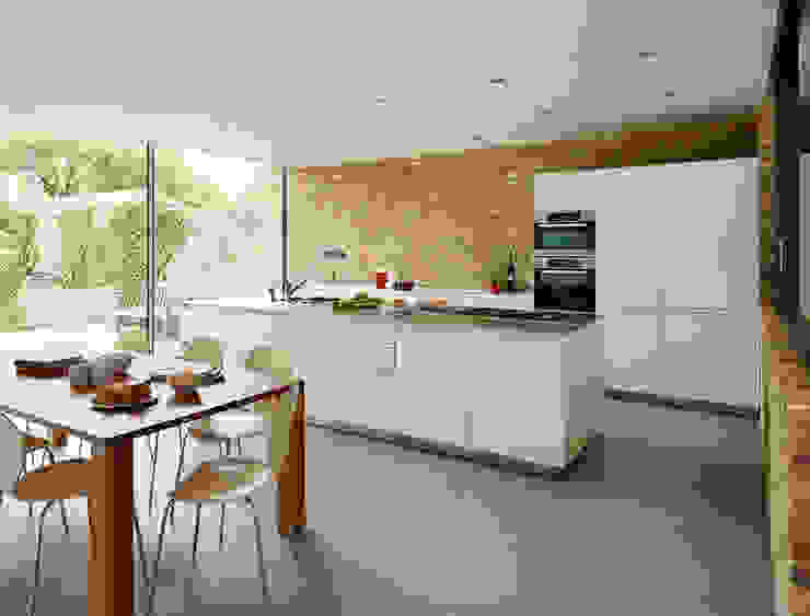 Minimal urban living Kitchen Architecture Modern kitchen kitchen architecture,bulthaup,bulthaup b3,bespoke kitchen,contemporary kitchen,white kitchen,kitchen island,kitchen dining,integrated kitchen,open plan kitchen,kitchen extension