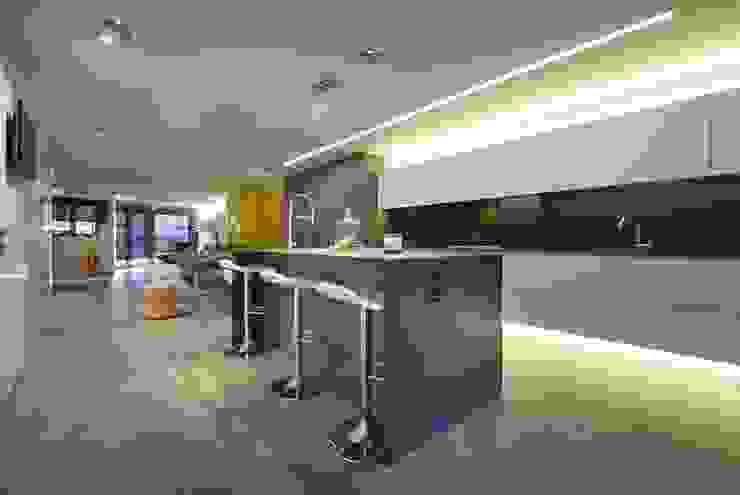 Interior Casa Particular, Luxiform Iluminación Luxiform Iluminación Cocinas integrales cocina,iluminación de cocina,iluminación,iluminación led,led,tiras de led