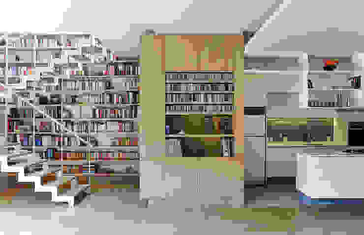Casa Nirau PAUL CREMOUX studio Vestidores modernos biblioteca,libros,escaleras,metal,repisas,estantería repisa de madera