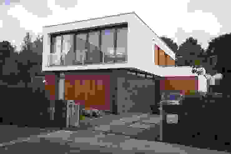 Over de vloer bij villa Krakestee, Thijssen Verheijden Architecture & Management Thijssen Verheijden Architecture & Management Villa Holz Weiß